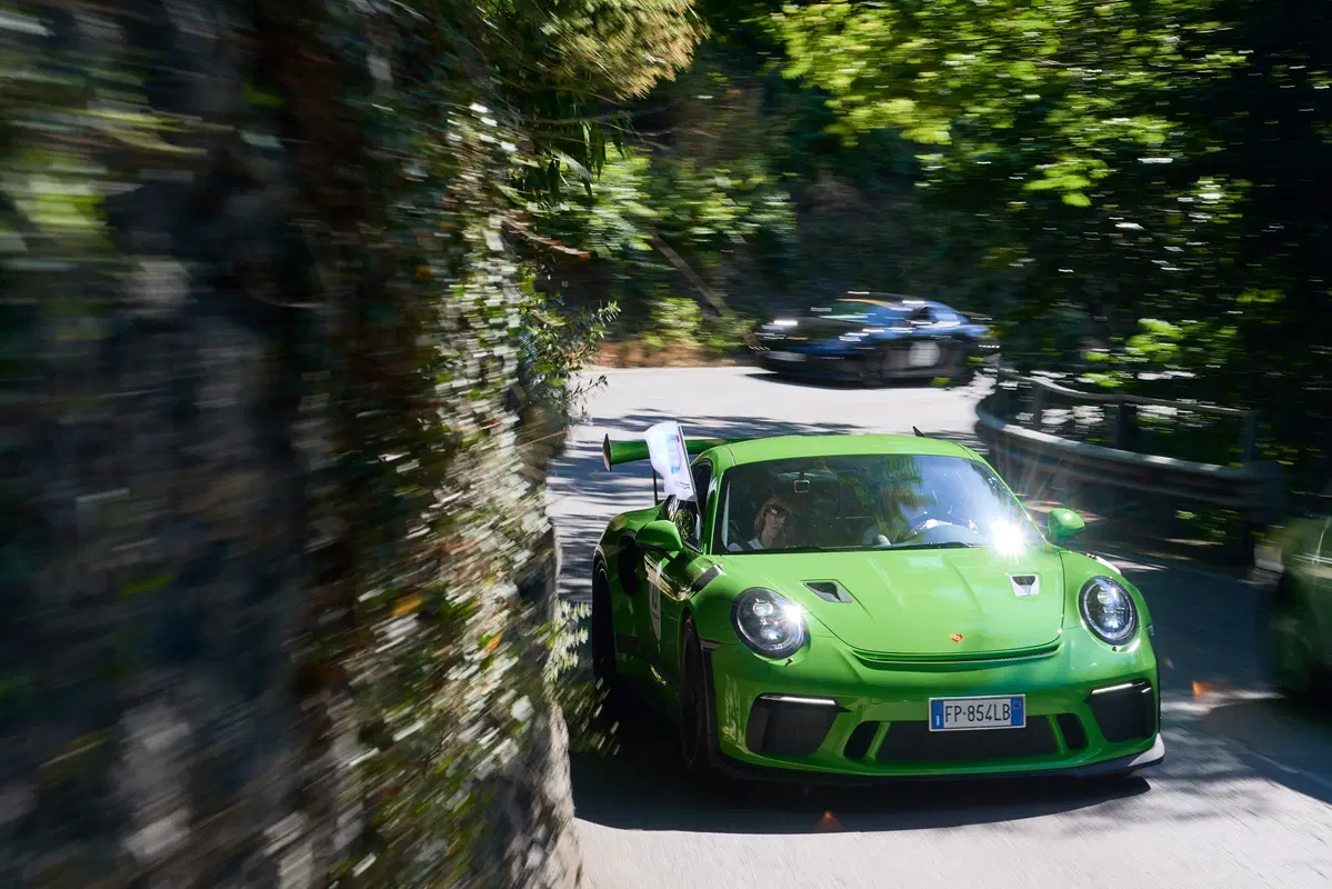 Porsche 911 GT3 RS: emozioni anche sfilando sul lago (14)