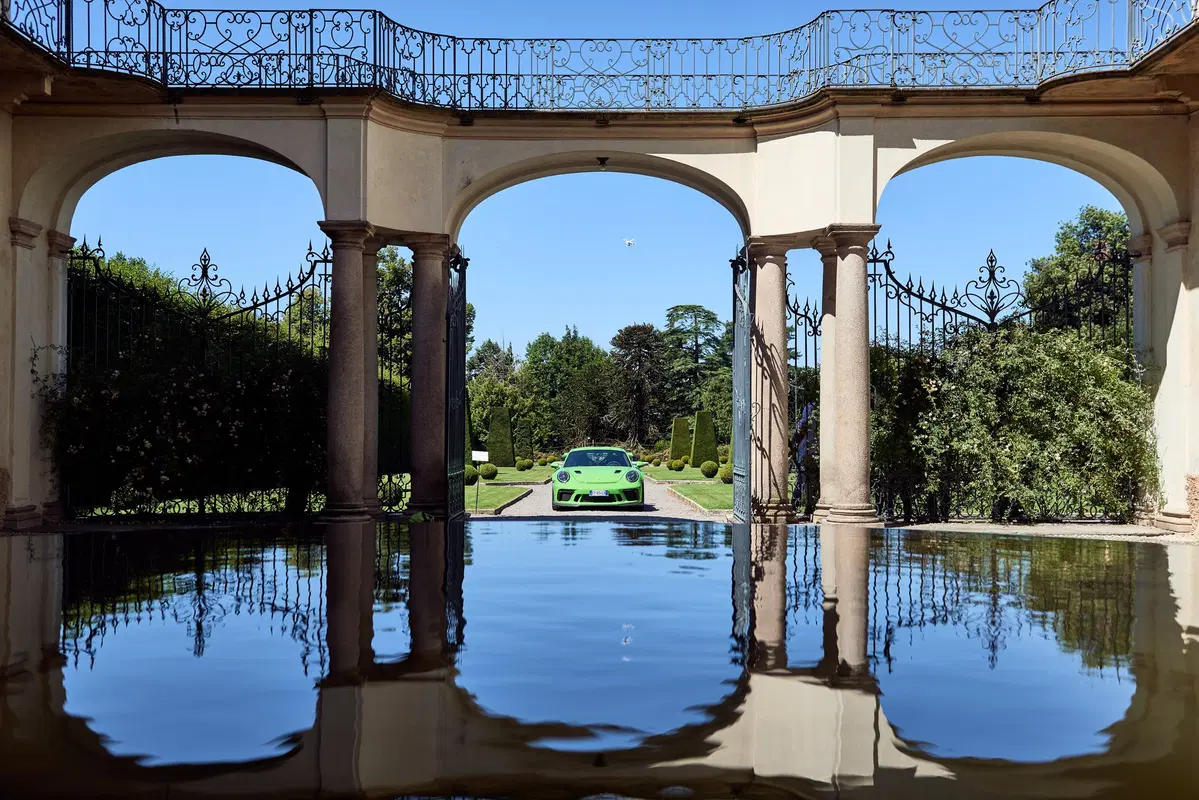 Porsche 911 GT3 RS: emozioni anche sfilando sul lago (8)