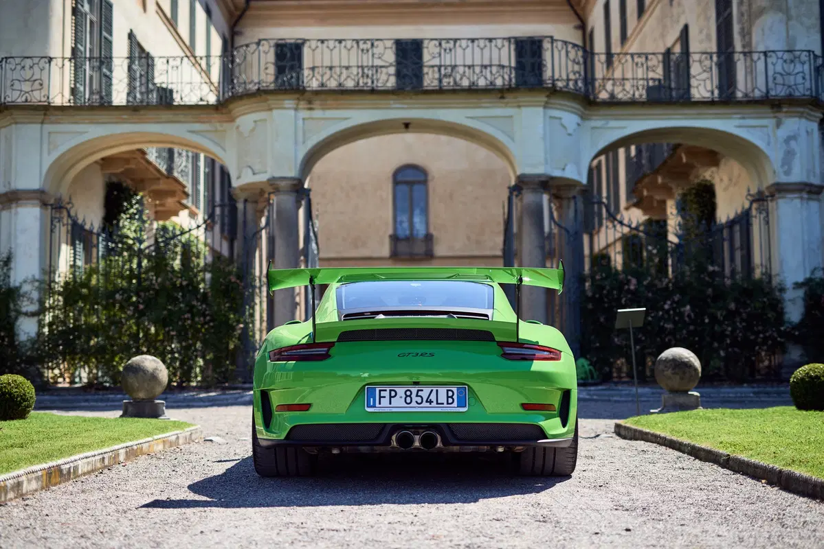 Porsche 911 GT3 RS: emozioni anche sfilando sul lago (3)