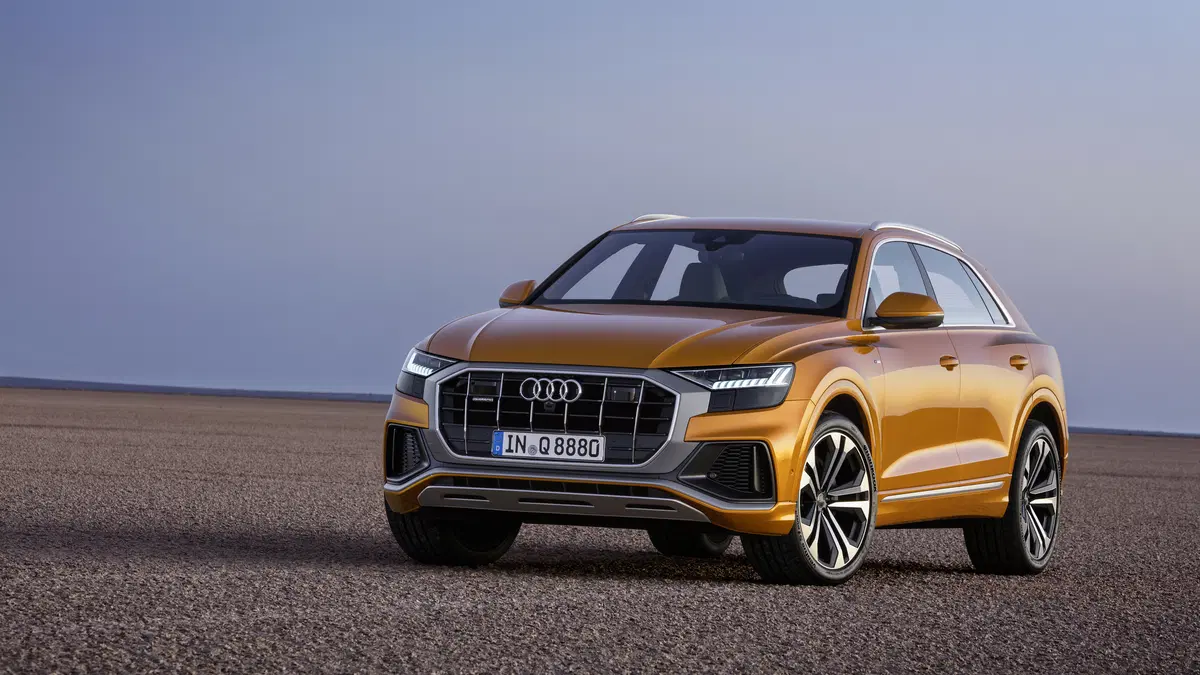 Audi Q8, il Luxury SUV con design da coupé che sfida BMW X7 [Video]