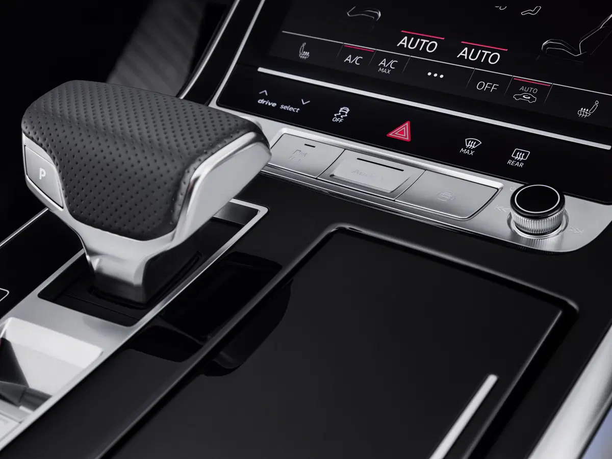 Audi Q8, il Luxury SUV con design da coupé che sfida BMW X7 [Video] (3)