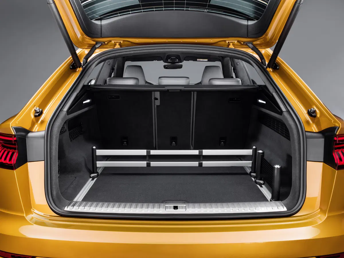Audi Q8, il Luxury SUV con design da coupé che sfida BMW X7 [Video] (4)