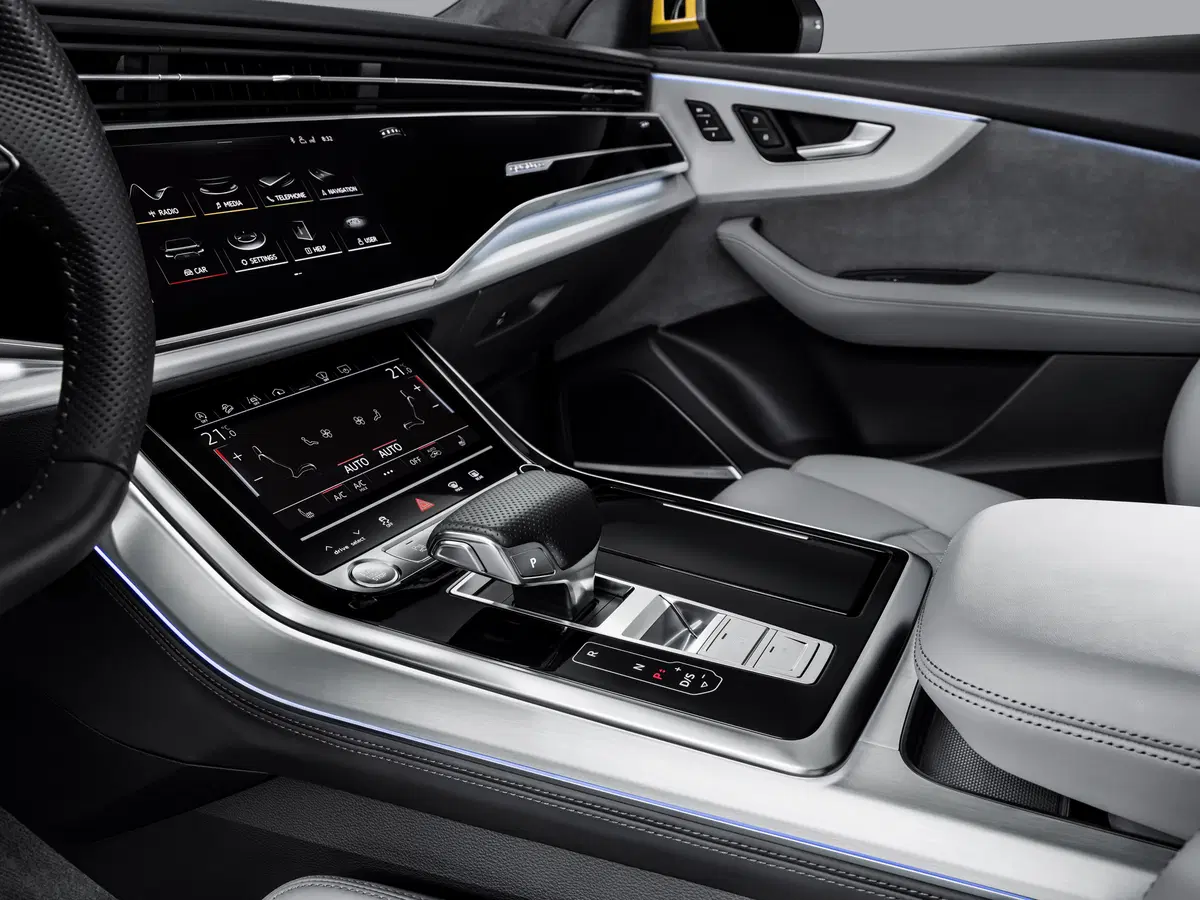 Audi Q8, il Luxury SUV con design da coupé che sfida BMW X7 [Video] (6)