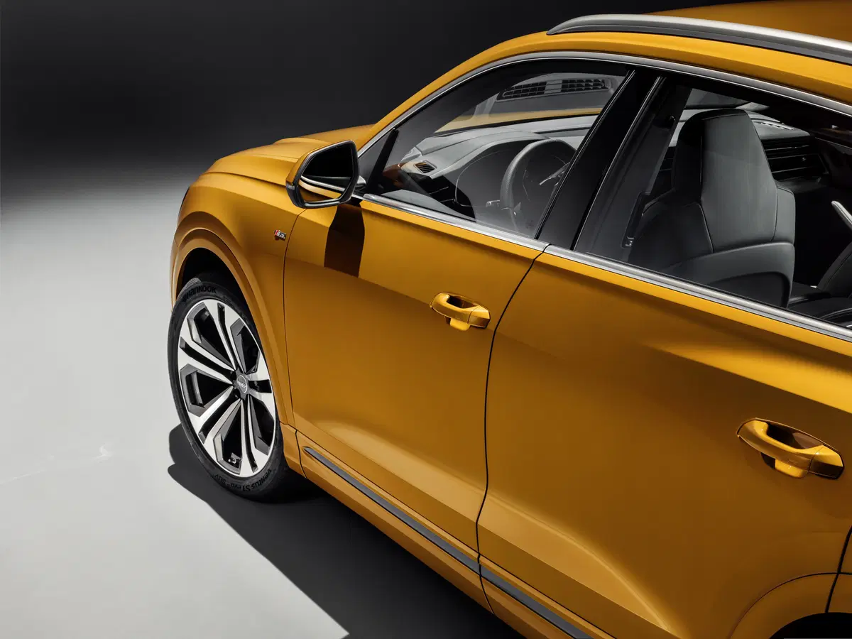 Audi Q8, il Luxury SUV con design da coupé che sfida BMW X7 [Video] (9)