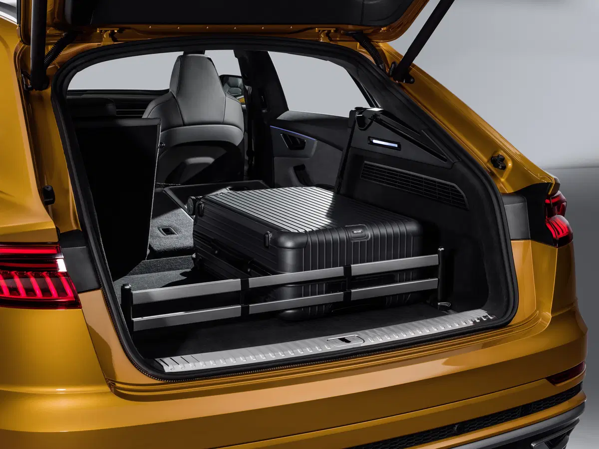 Audi Q8, il Luxury SUV con design da coupé che sfida BMW X7 [Video] (13)