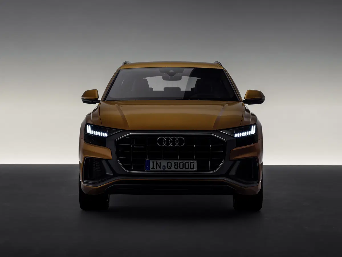 Audi Q8, il Luxury SUV con design da coupé che sfida BMW X7 [Video] (14)