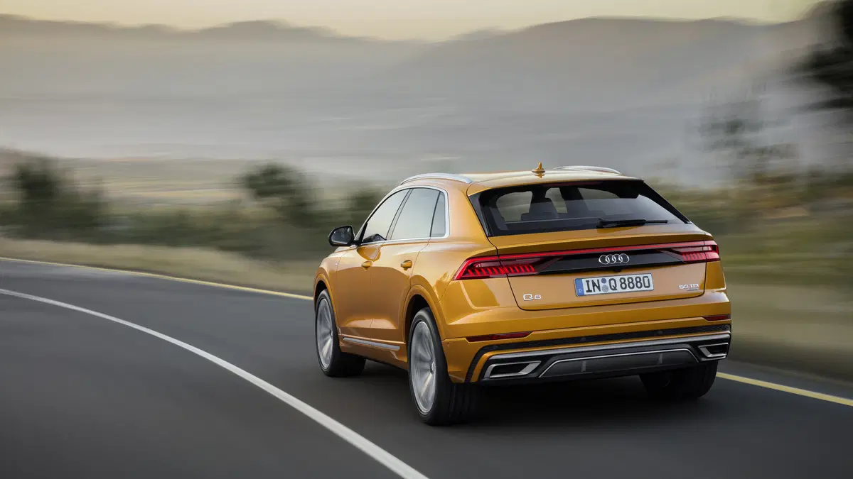 Audi Q8, il Luxury SUV con design da coupé che sfida BMW X7 [Video] (22)