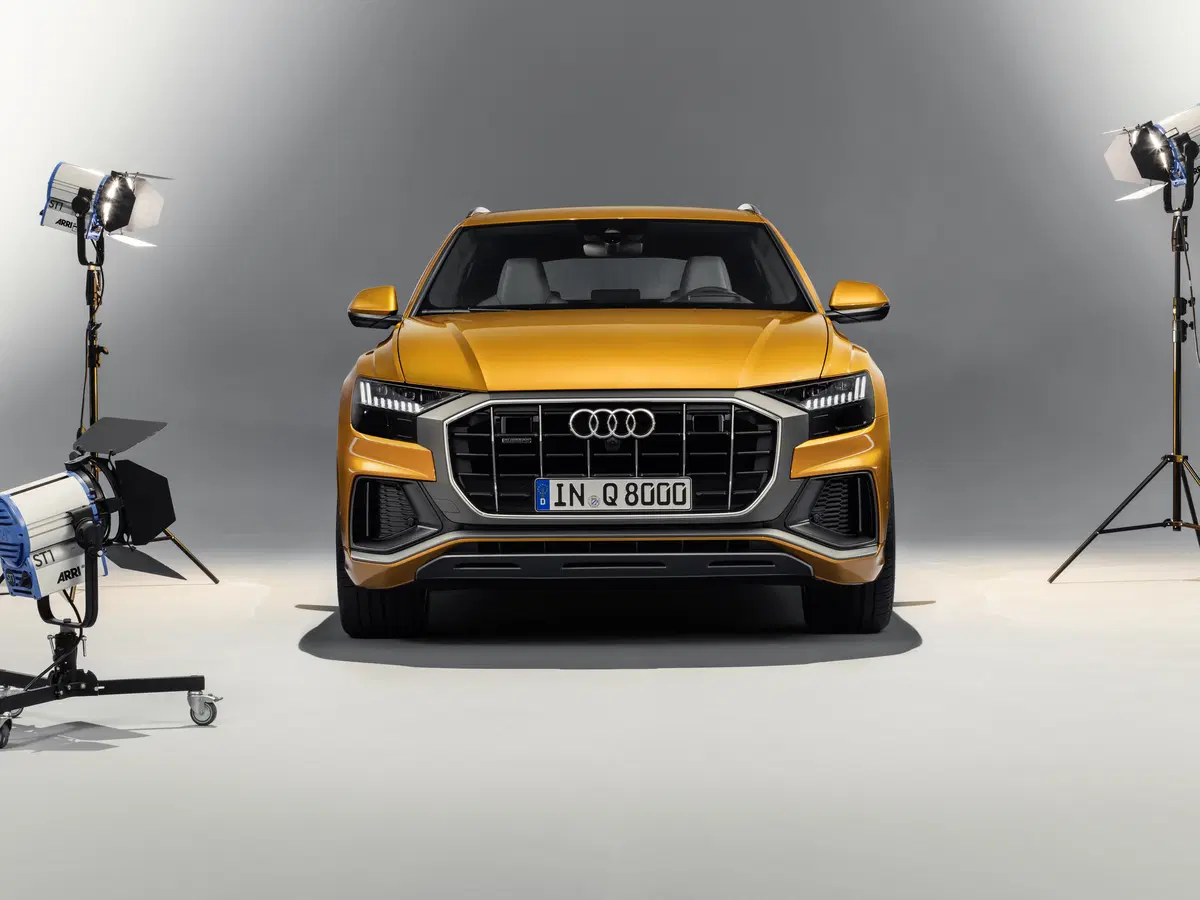 Audi Q8, il Luxury SUV con design da coupé che sfida BMW X7 [Video] (24)