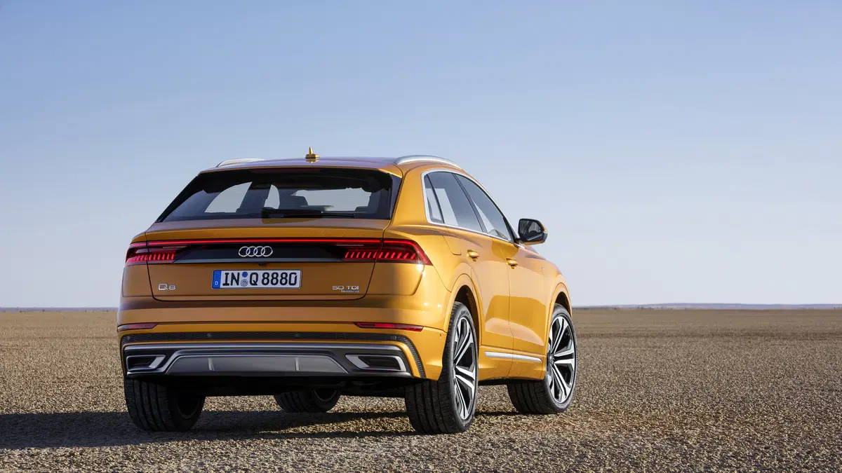 Audi Q8, il Luxury SUV con design da coupé che sfida BMW X7 [Video] (29)
