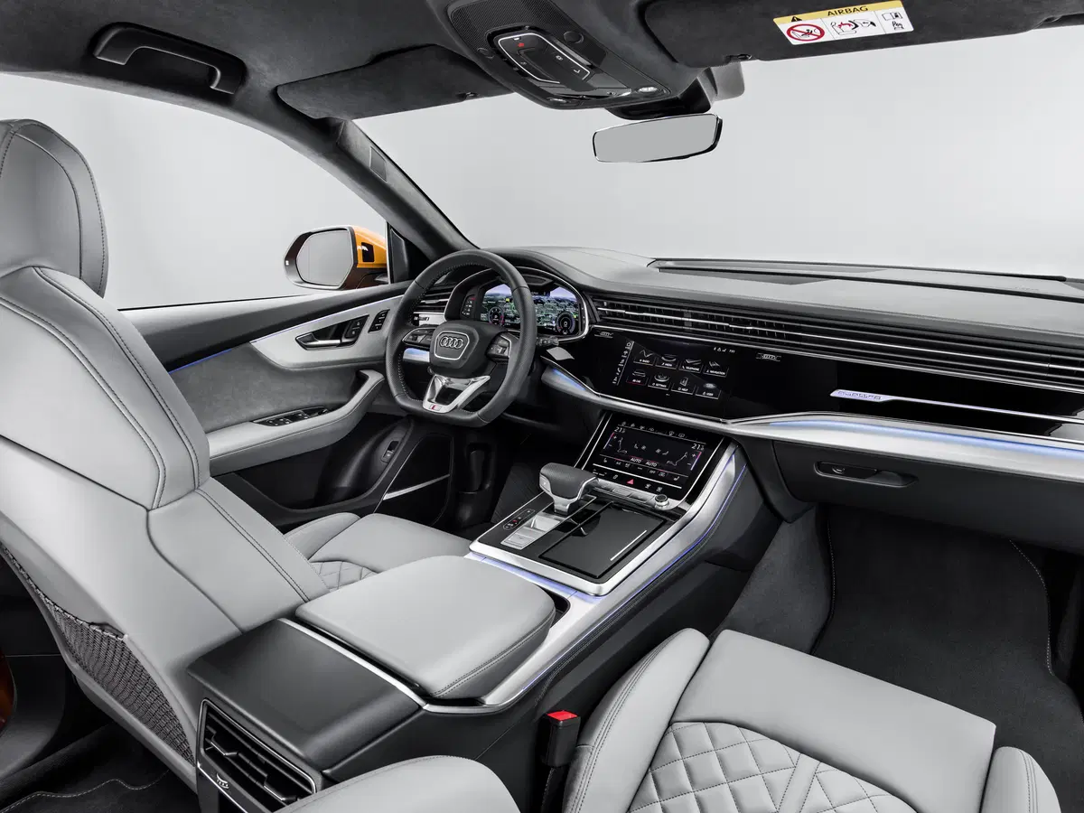 Audi Q8, il Luxury SUV con design da coupé che sfida BMW X7 [Video] (30)