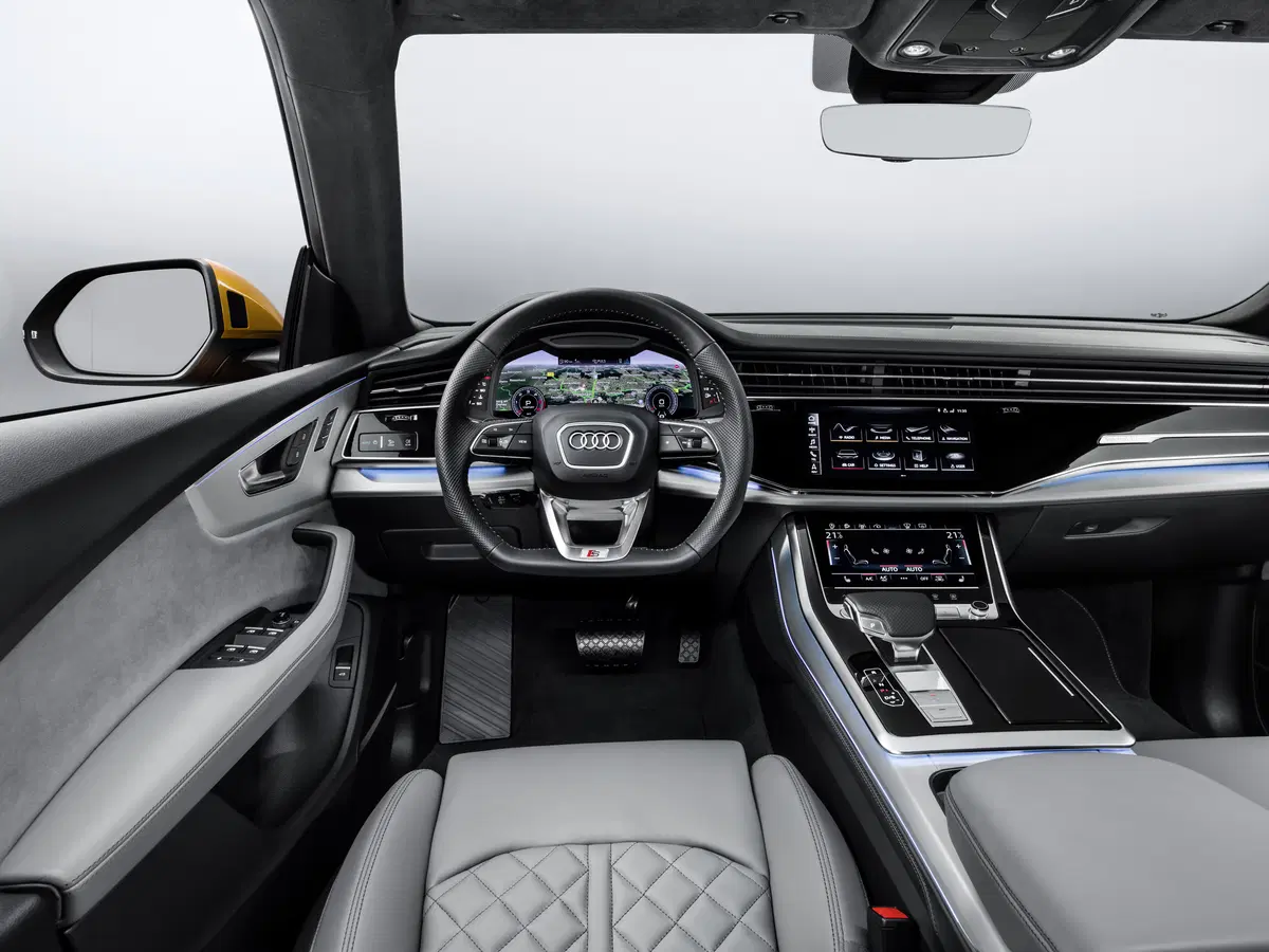 Audi Q8, il Luxury SUV con design da coupé che sfida BMW X7 [Video] (31)