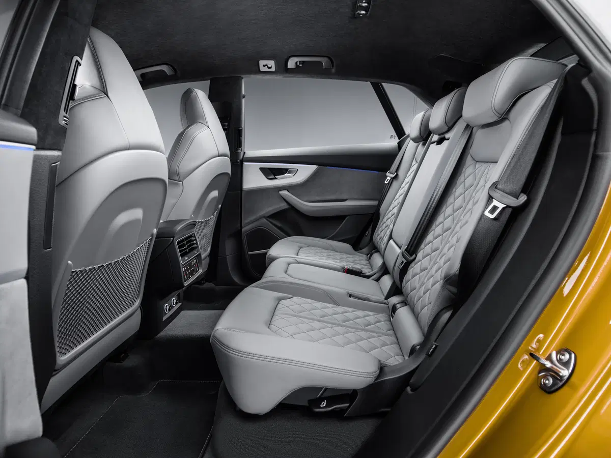 Audi Q8, il Luxury SUV con design da coupé che sfida BMW X7 [Video] (32)