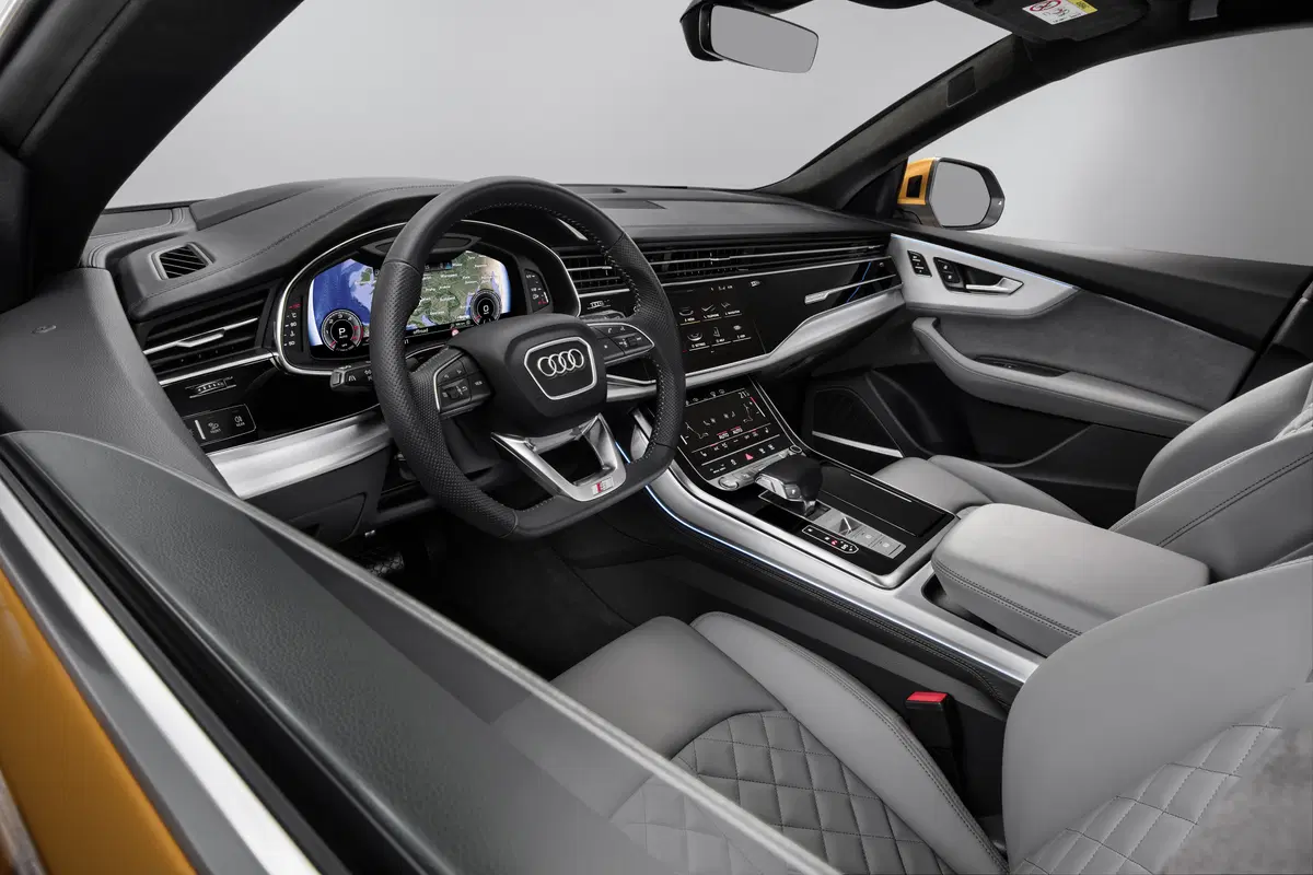 Audi Q8, il Luxury SUV con design da coupé che sfida BMW X7 [Video] (33)