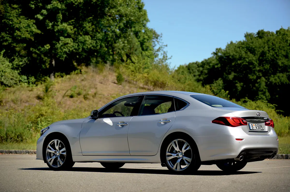 Infiniti Q70 (2014-19) (7)