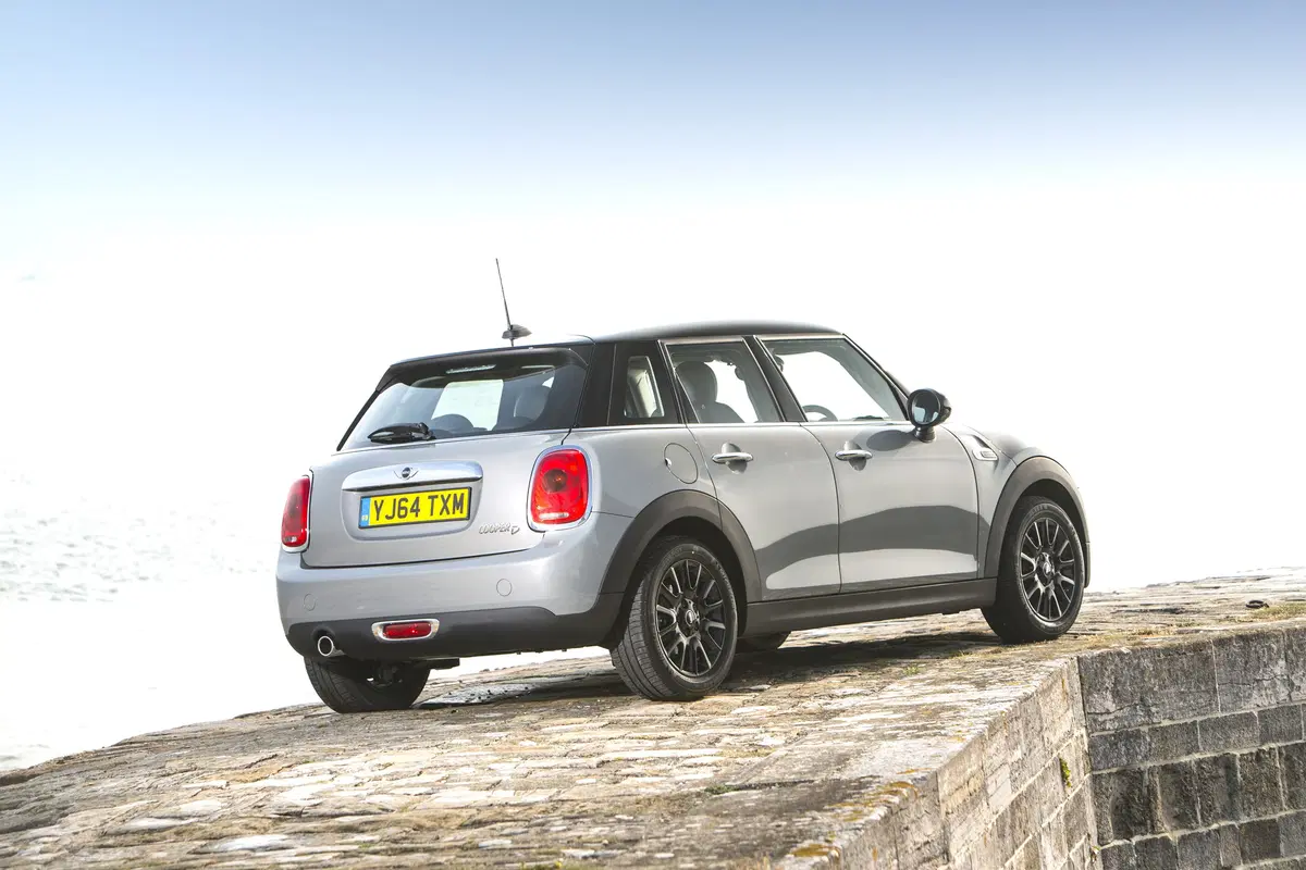 MINI Mini 2.0 Cooper S Yours 5 porte (4)