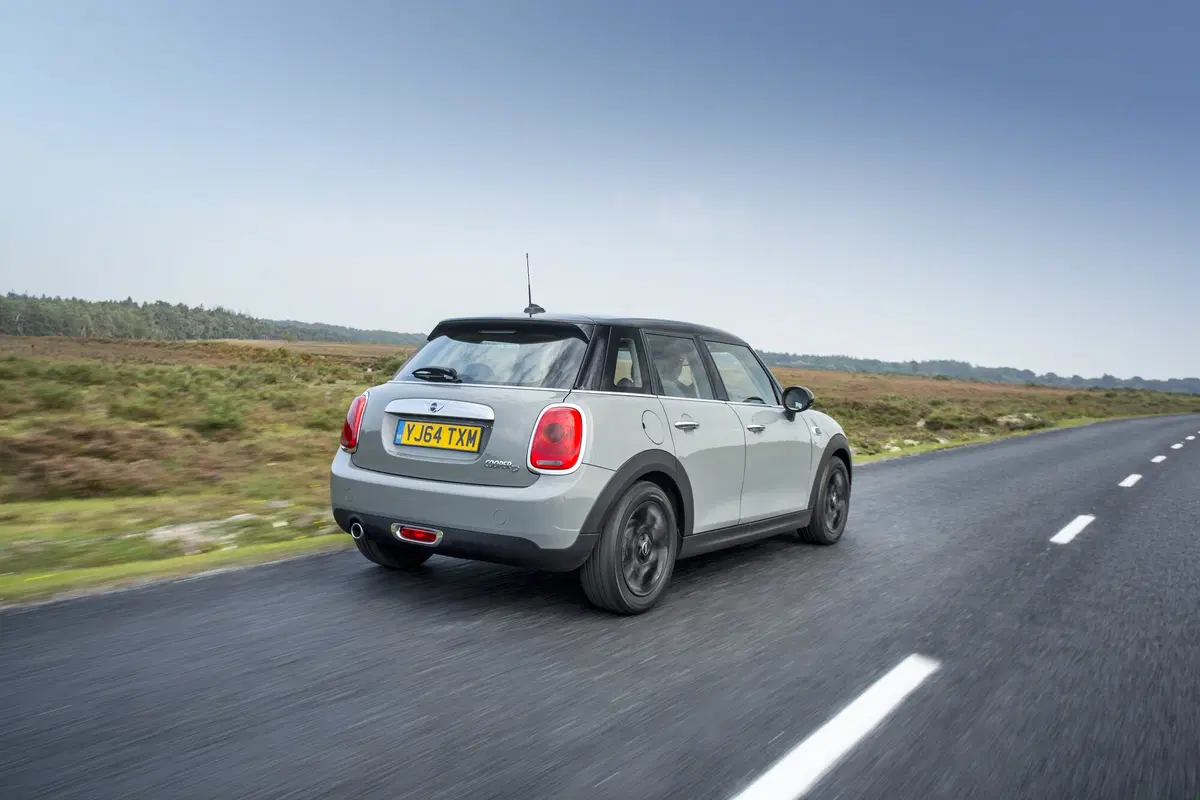 MINI Mini 2.0 Cooper S Yours 5 porte (6)