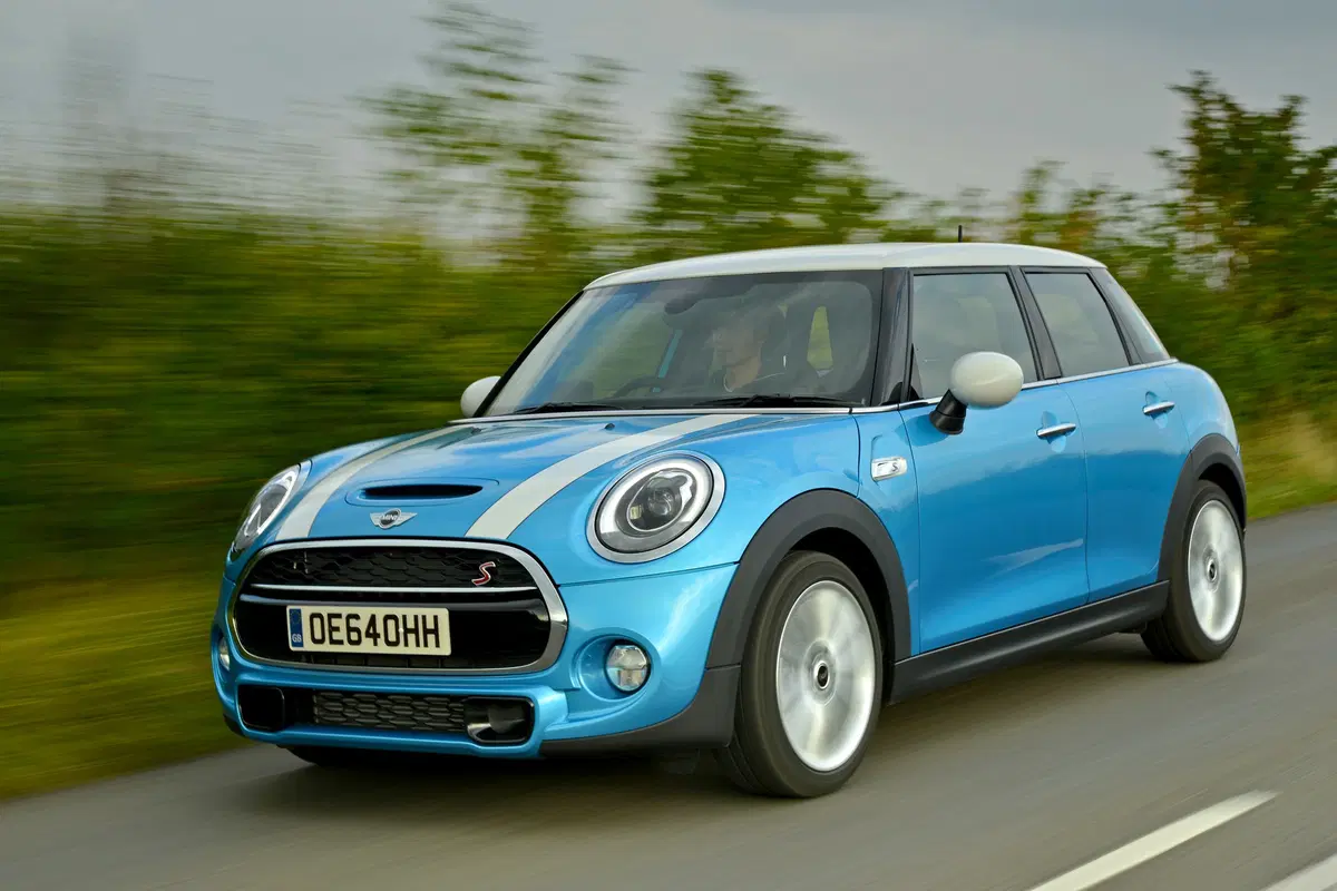 MINI Mini 2.0 Cooper S Yours 5 porte (9)