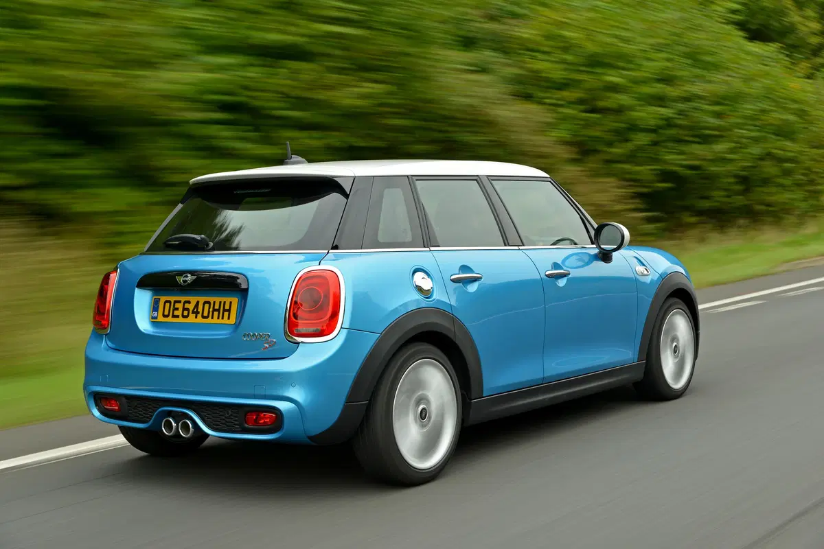 MINI Mini 2.0 Cooper S Yours 5 porte (19)