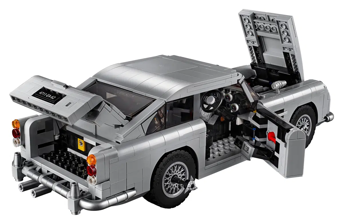 Aston Martin DB5, l’auto di James Bond creata dalla Lego [Video]