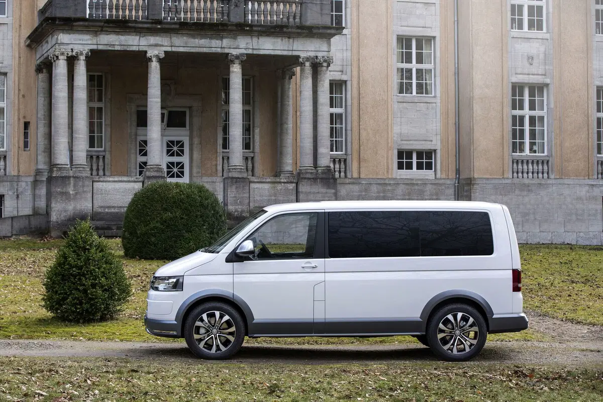 Volkswagen Multivan 2.0 TDI 150CV DSG Generation Six (2)