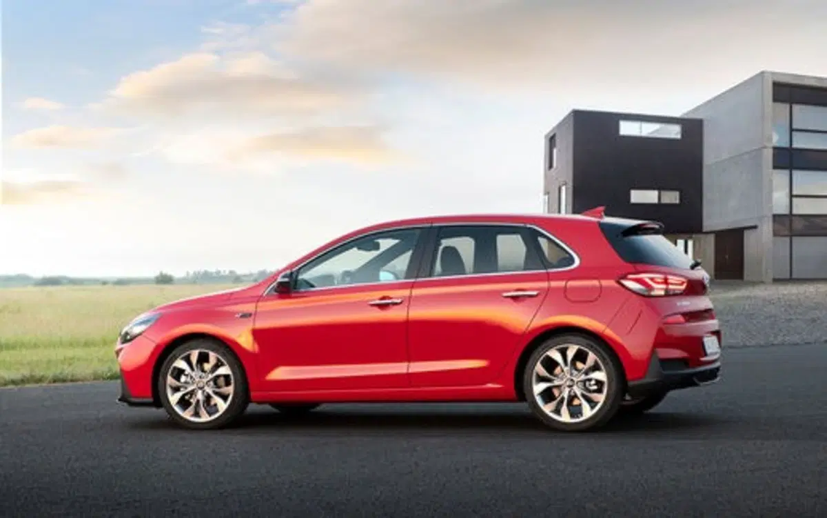 La Hyundai i30 N Line approda in Europa: 1.4 T-GDI o 1.6 CRDi (4)
