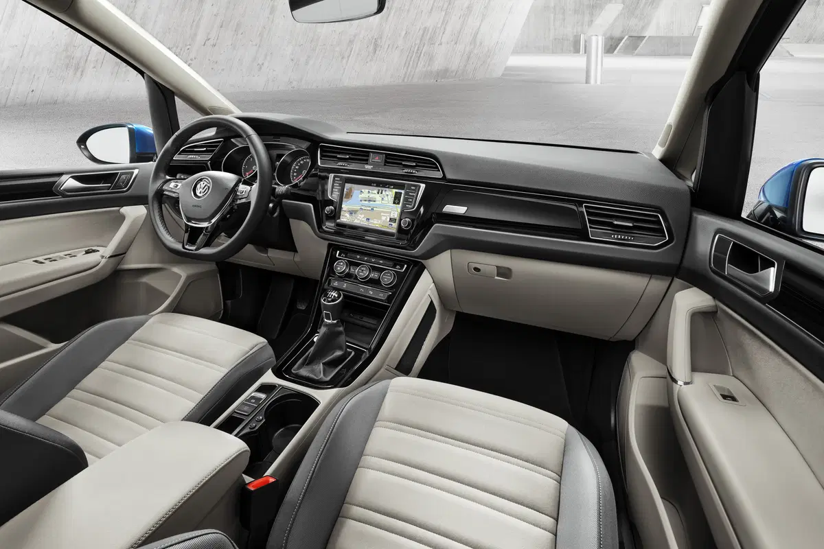 Volkswagen Touran 2.0 TDI 115 CV SCR Business BlueMotion Technology (12)