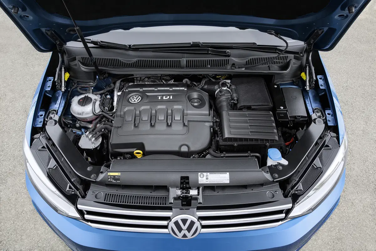 Volkswagen Touran 2.0 TDI 115 CV SCR Business BlueMotion Technology (21)
