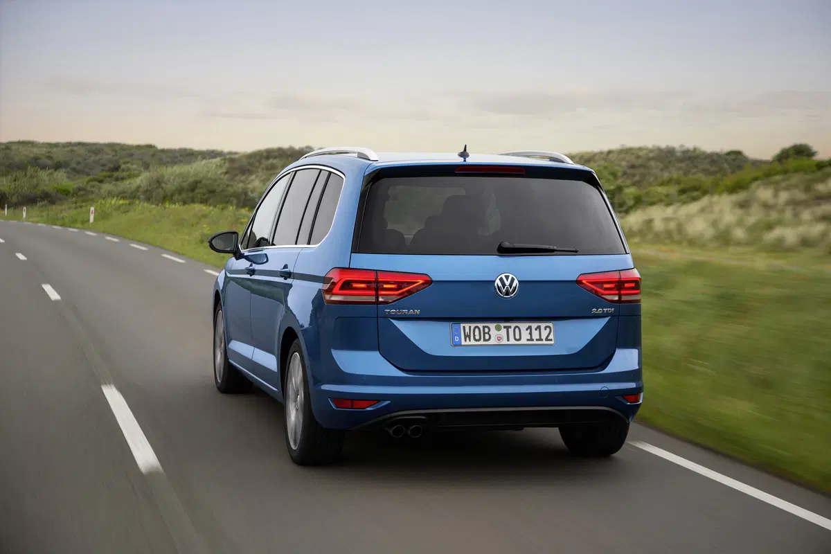Volkswagen Touran 2.0 TDI 115 CV SCR Business BlueMotion Technology (5)