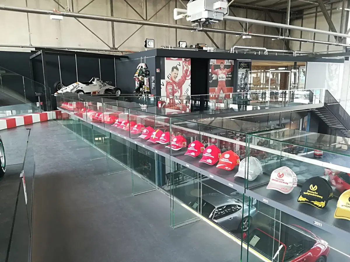 F1: visita al museo dedicato a Michael Schumacher (3)