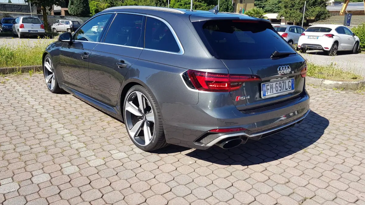 Audi RS4 | Un'esperienza di guida al top, ma serve aggressività