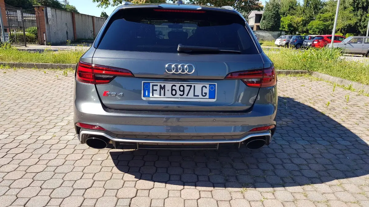Audi RS4 | Un'esperienza di guida al top, ma serve aggressività (2)
