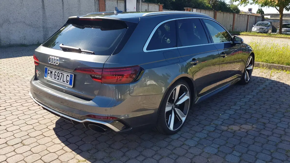 Audi RS4 | Un'esperienza di guida al top, ma serve aggressività (4)