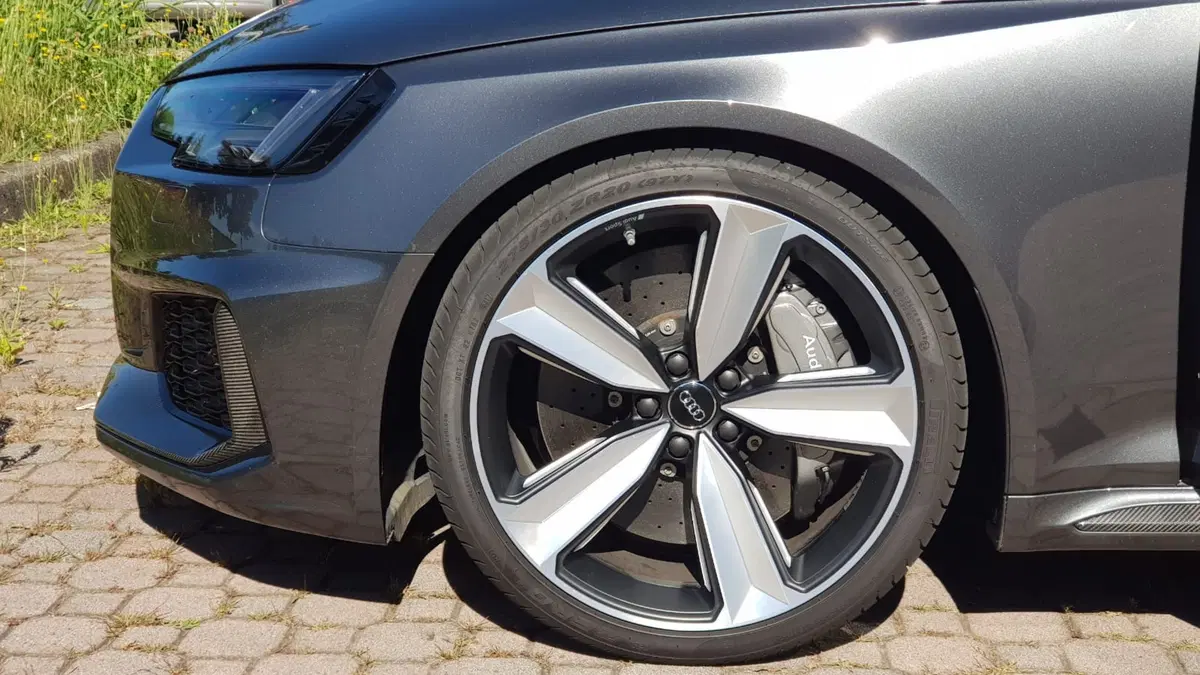 Audi RS4 | Un'esperienza di guida al top, ma serve aggressività (7)