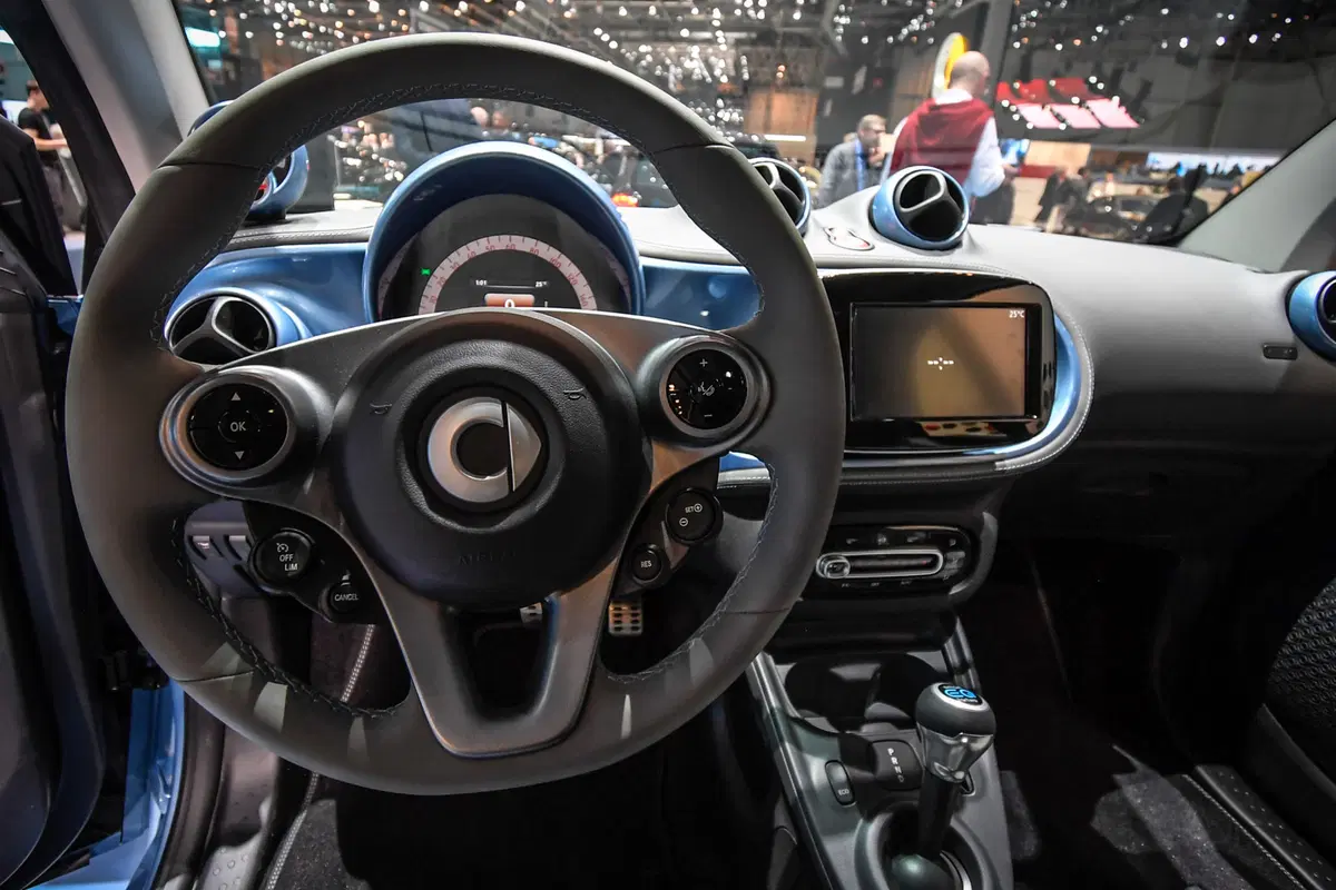 smart EQ fortwo e forfour nightsky Edition al Salone di Ginevra 2018 (14)