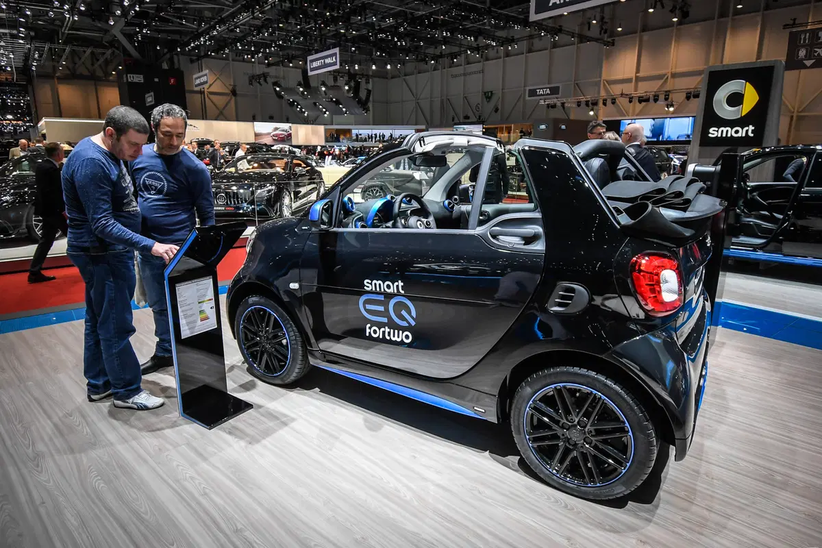 smart EQ fortwo e forfour nightsky Edition al Salone di Ginevra 2018 (17)
