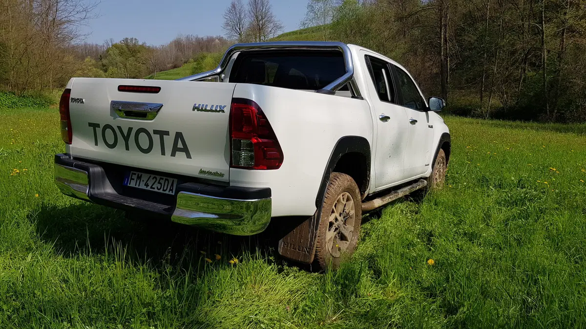 Toyota Hilux | Come uscire dalle insidie della vita... in fuoristrada (5)