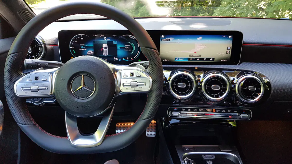 Mercedes Classe A | Mai vista tanta tecnologia... (9)