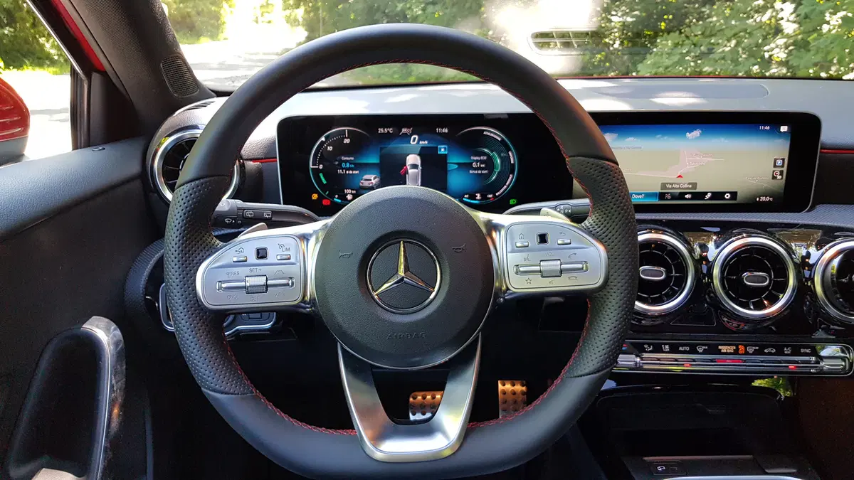 Mercedes Classe A | Mai vista tanta tecnologia... (10)