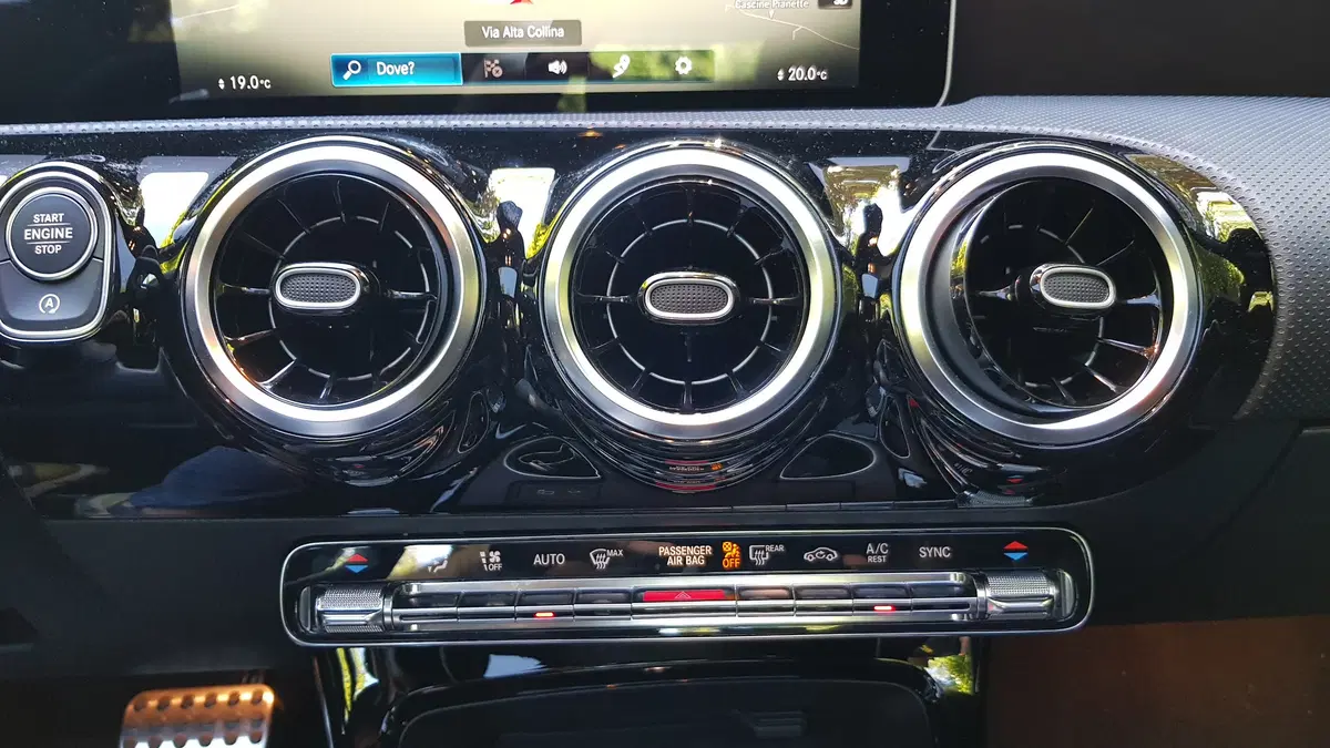 Mercedes Classe A | Mai vista tanta tecnologia... (11)