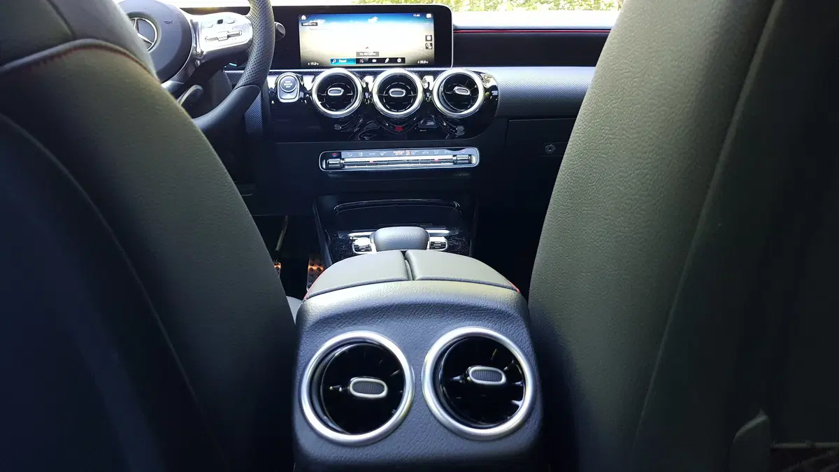 Mercedes Classe A | Mai vista tanta tecnologia... (16)