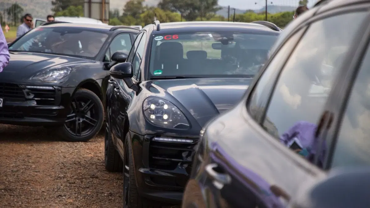 Nuova Porsche Macan 2019: ecco il teaser (3)
