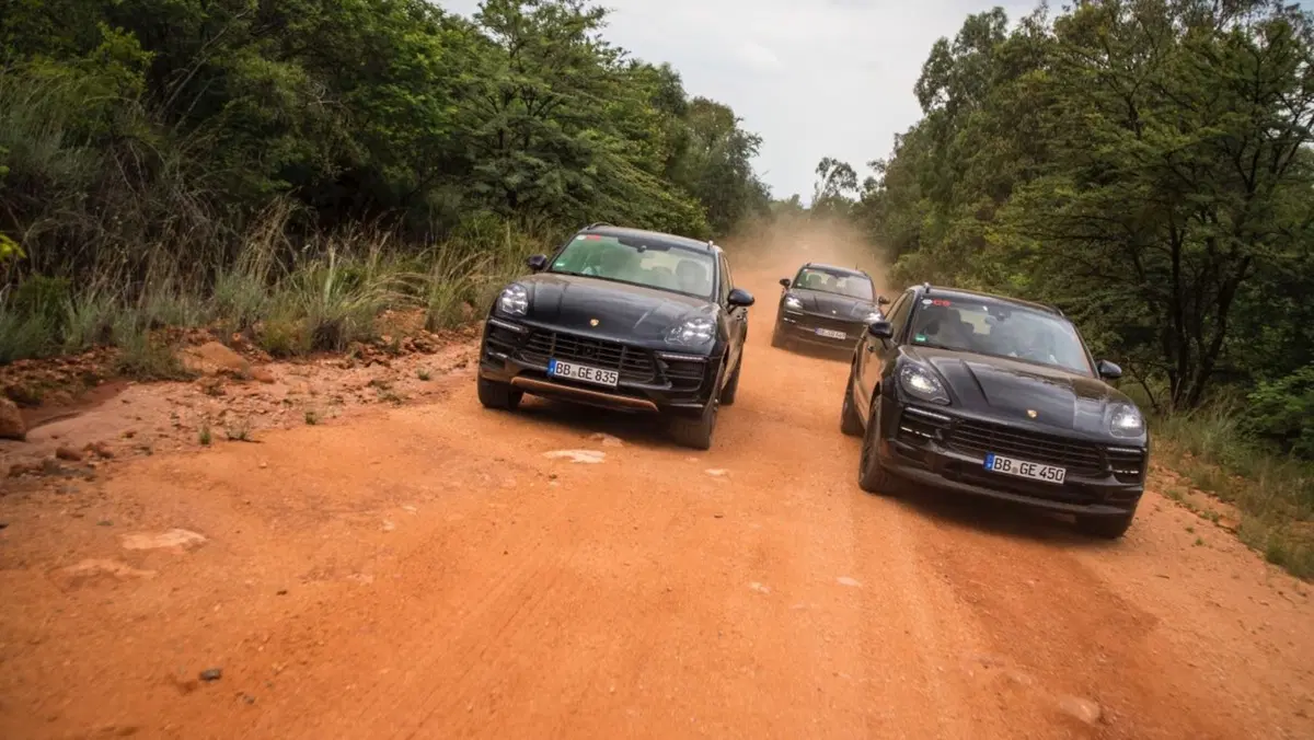 Nuova Porsche Macan 2019: ecco il teaser (5)