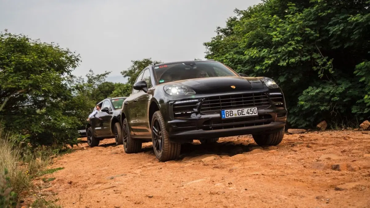 Nuova Porsche Macan 2019: ecco il teaser (7)