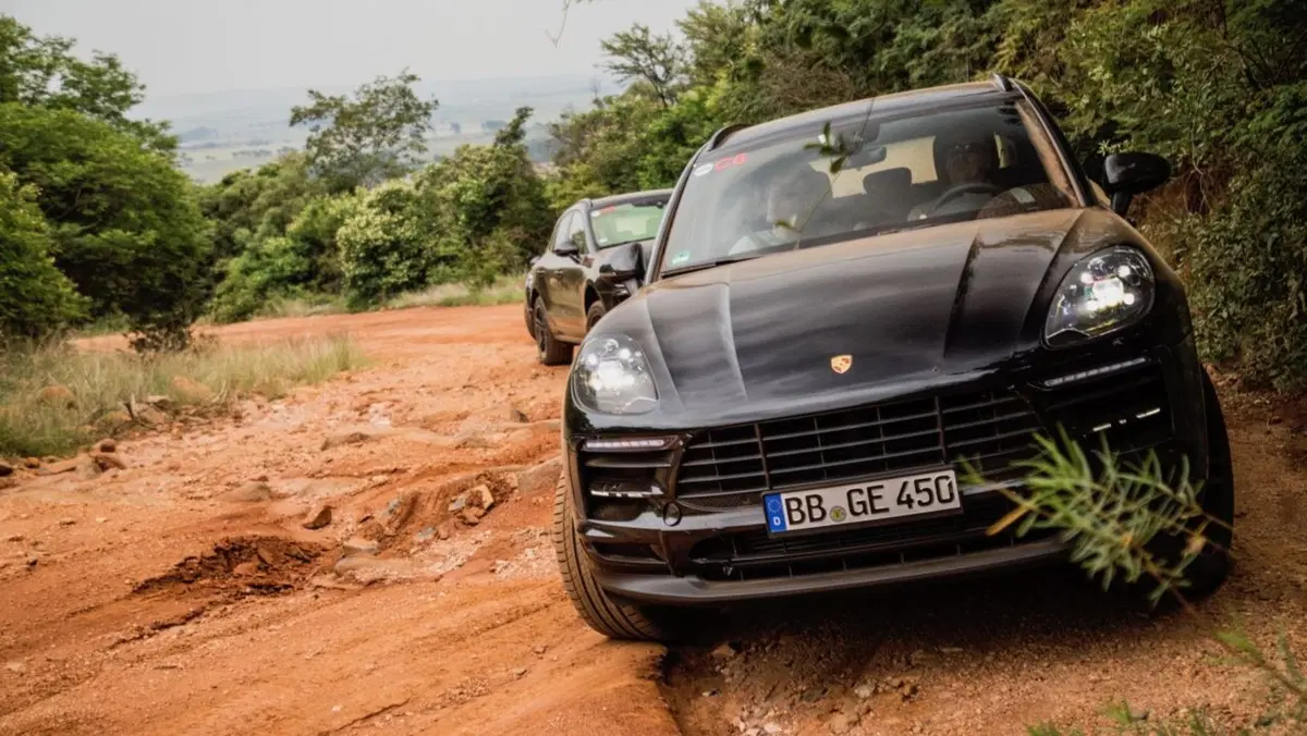 Nuova Porsche Macan 2019: ecco il teaser (8)