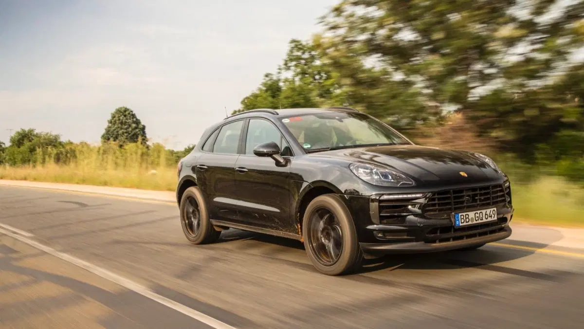 Nuova Porsche Macan 2019: ecco il teaser (17)