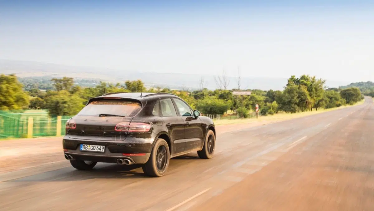 Nuova Porsche Macan 2019: ecco il teaser (19)