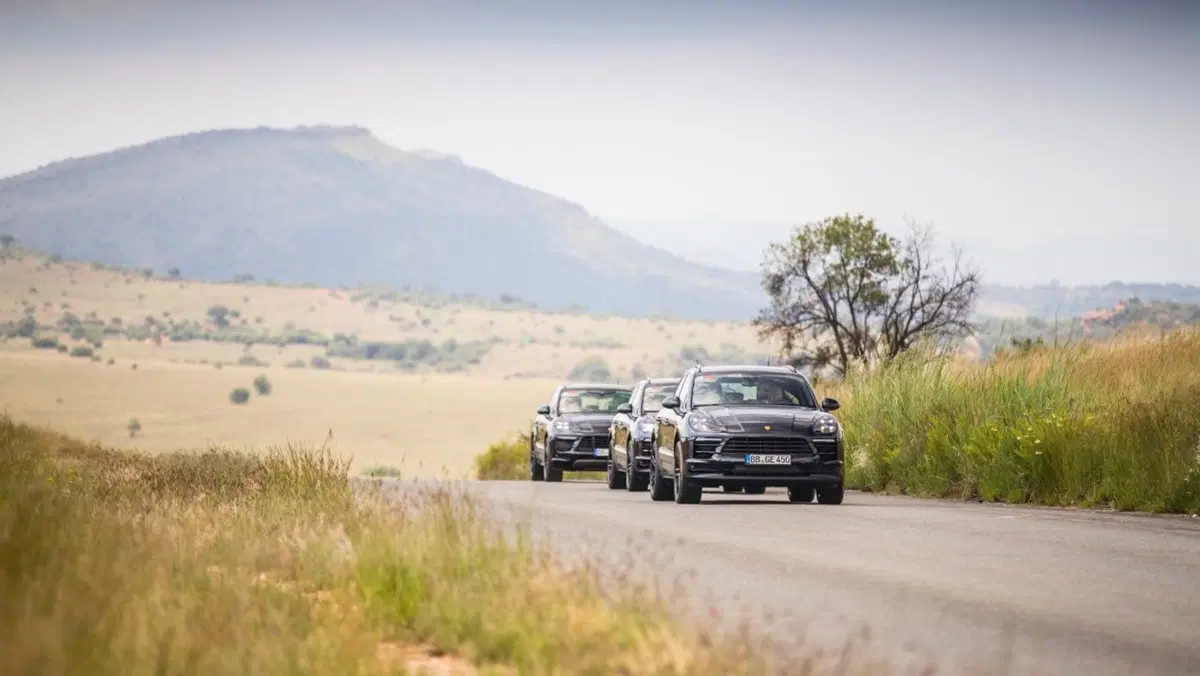 Nuova Porsche Macan 2019: ecco il teaser (22)