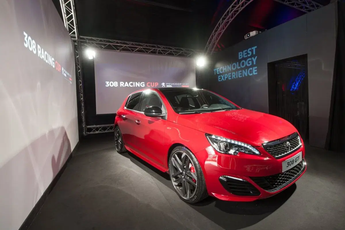 Peugeot, Stefano Accorsi firma i video Oculus (6)