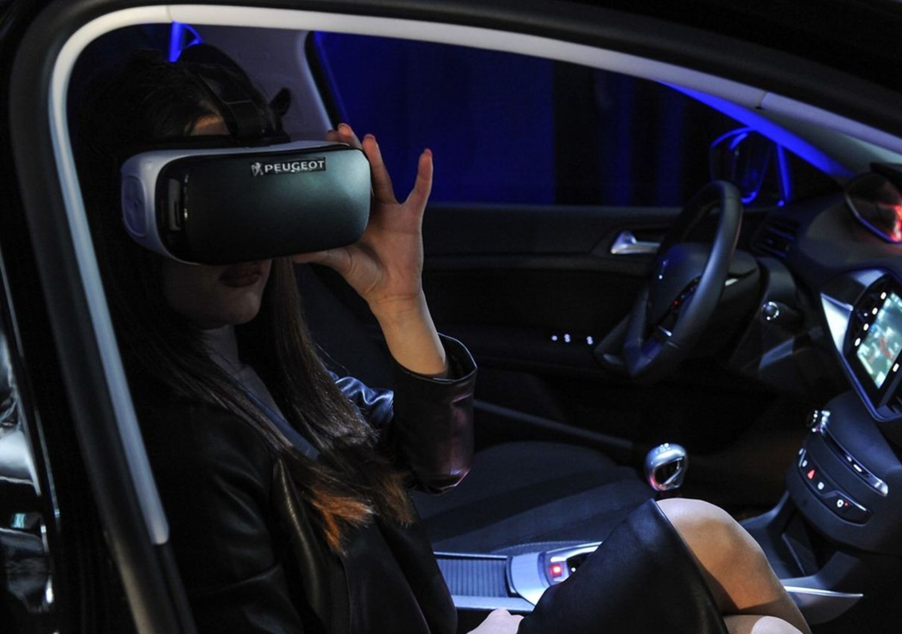 Peugeot, Stefano Accorsi firma i video Oculus