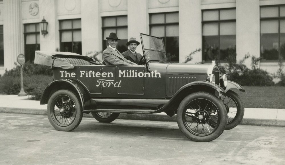 Henry e Edsel Ford sulla Model T n&deg; 15.000.000